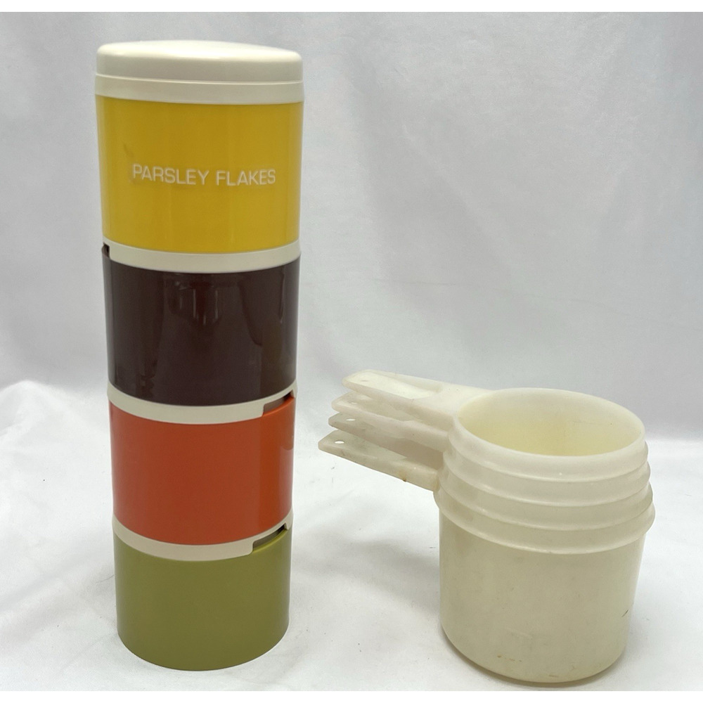 Vtg Tupperware Spice Tower Containers Snap Lids Shaker Set of 4 & measuring cups